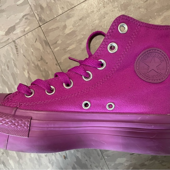Chuck Taylor Platform Converse in Vibrant Neon Purple. - Picture 3 of 3